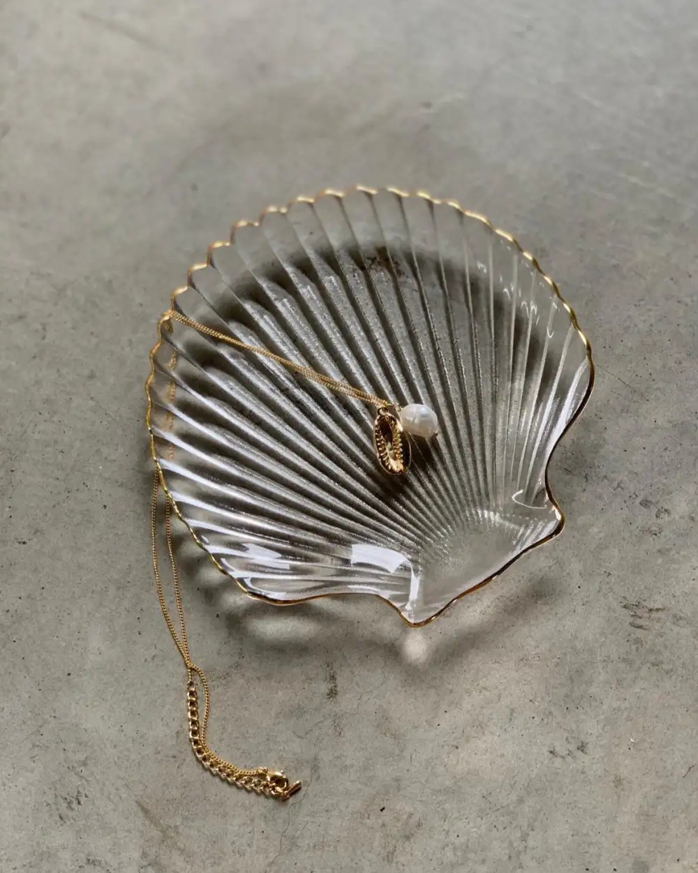 Textured Shell-Shaped Plate