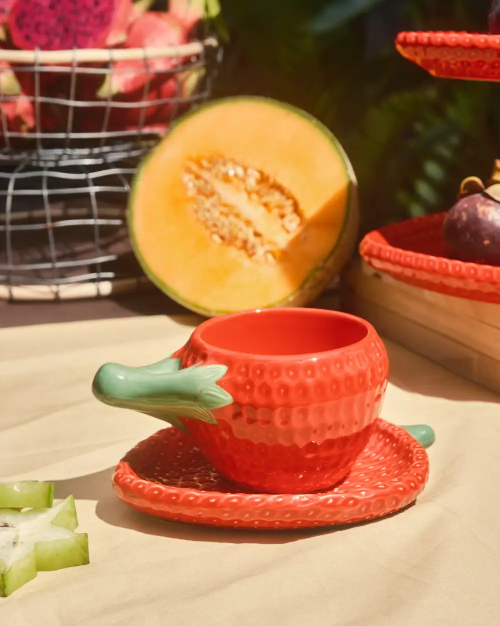 Raised Two-Tier Tableware Selection