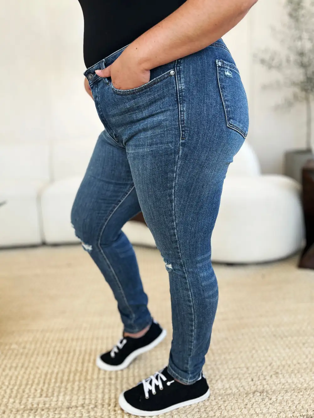 Mid Waist Distressed Jeans