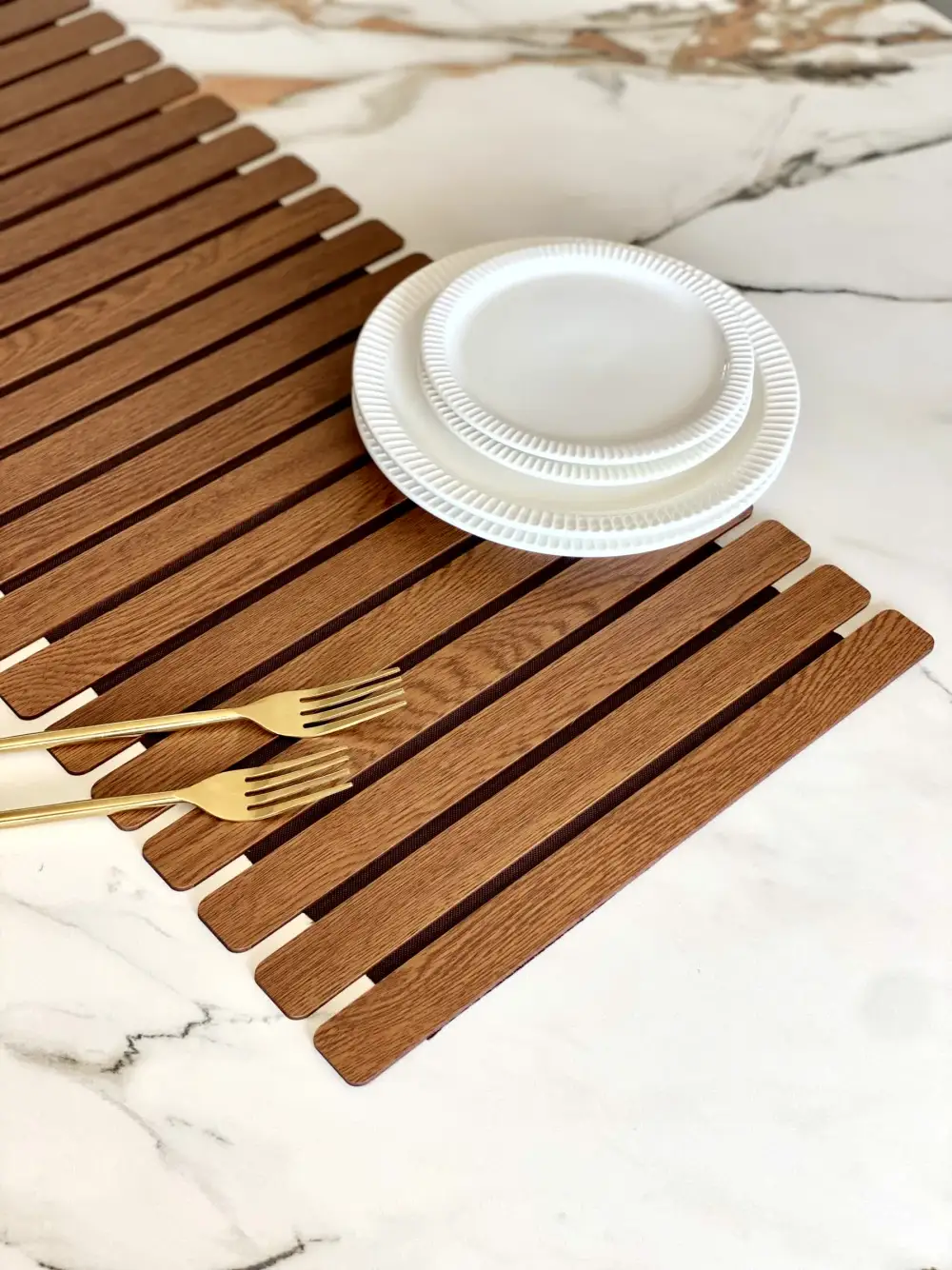 Elm Foldable Table Runner Brown Feet