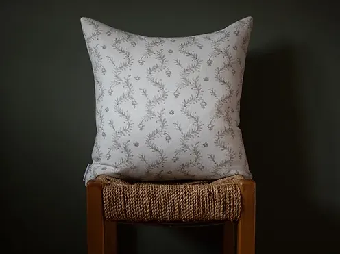 Classic Zip-Closure Linen Decorative Cushion