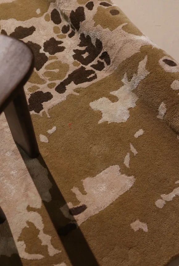 Crafted Contemporary Wool Viscose Area Rug