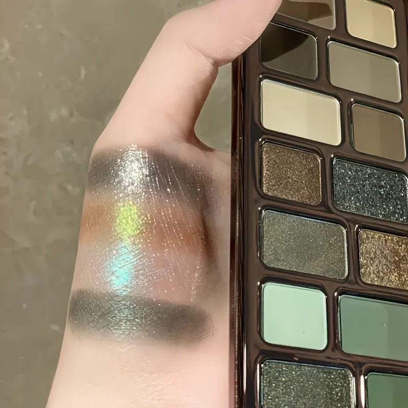 Long-Lasting Multi-Finish Eyeshadow Palette