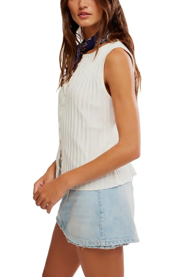 Ribbed Button Front Fitted Knit Vest
