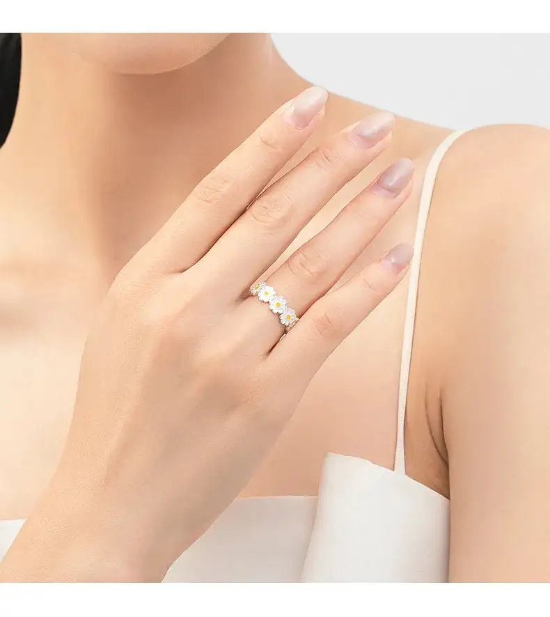 Minimal Daisy Ring
