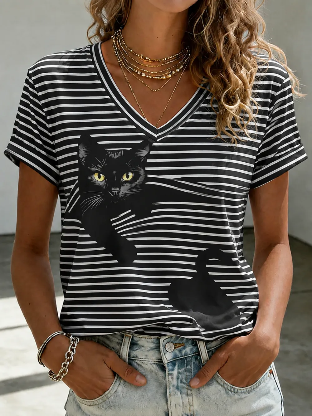 Women'S Cute Cat Printed V-Neck T-Shirt