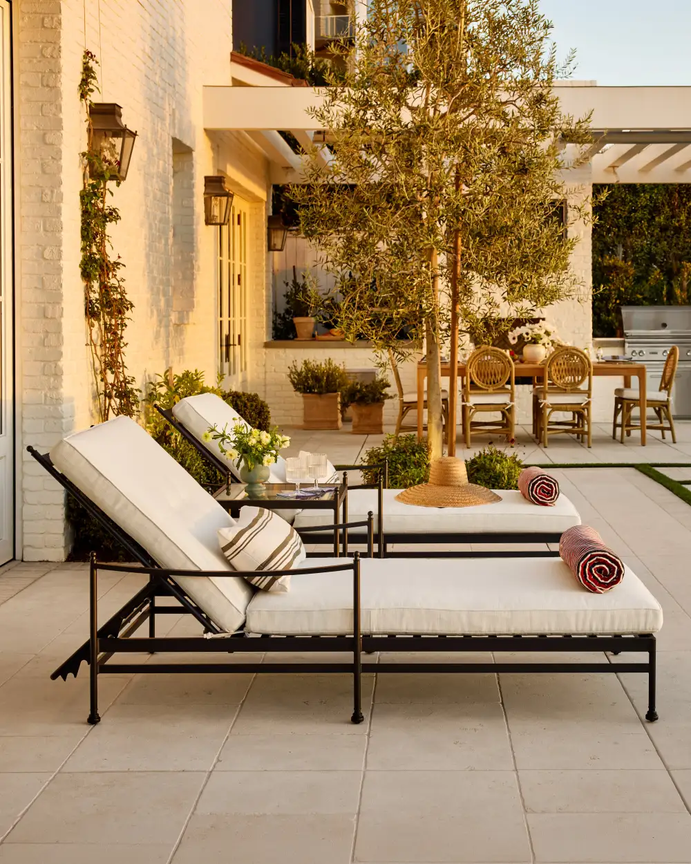 Curved Aluminum Outdoor Chaise