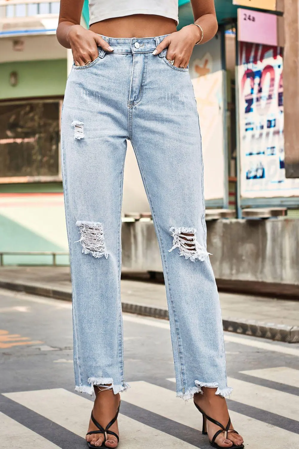 Distresssed Buttoned Loose Fit Denim Jeans