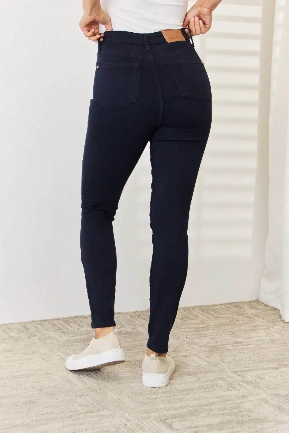 Modern Comfort-Fit Jeans