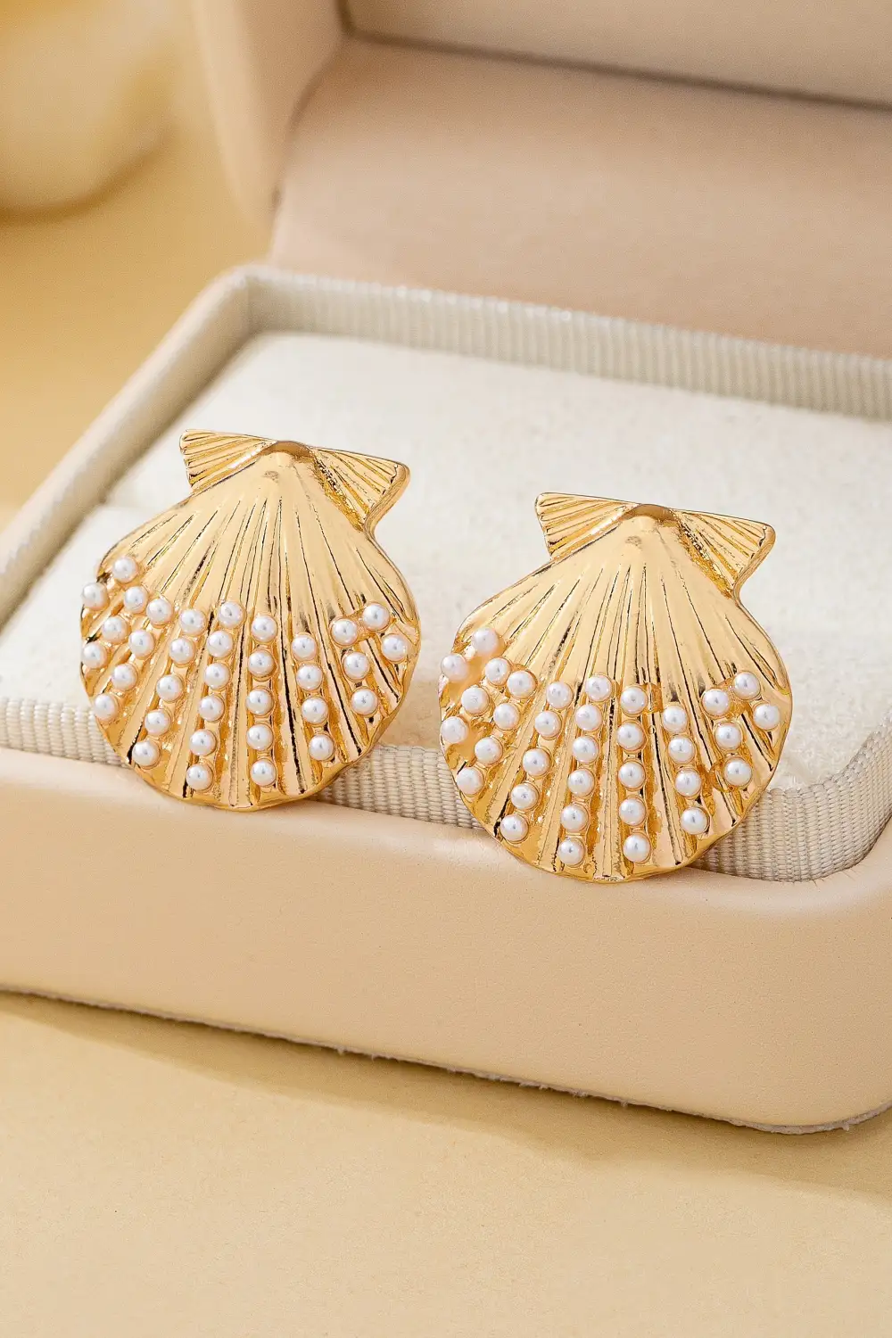 Scalloped Shell Pearl Stud arrings