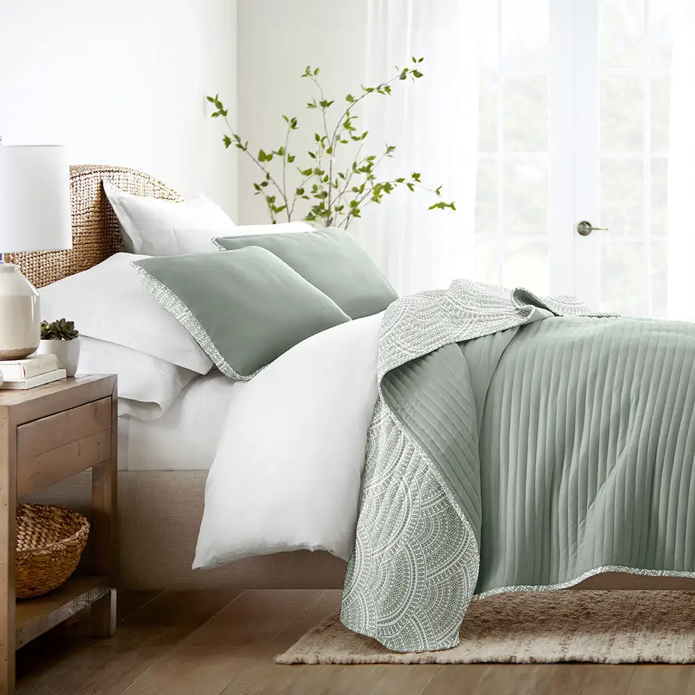 Scallop Reversible Quilted Coverlet Set