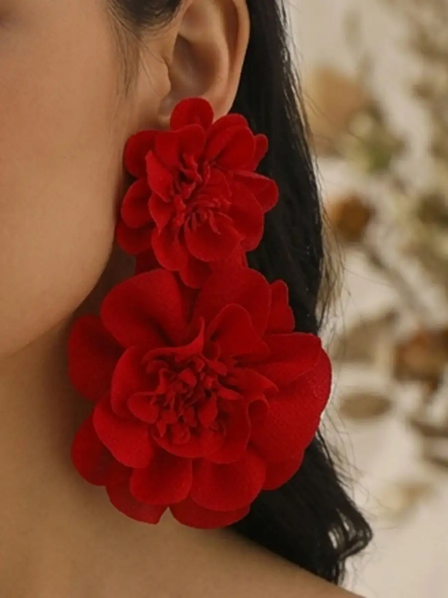 Polished Nature-Inspired Accent Earrings
