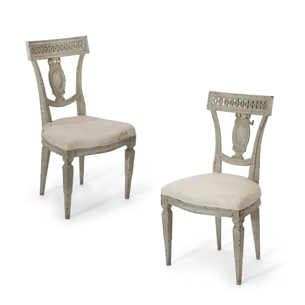 Classical Carved Vintage Accent Chair