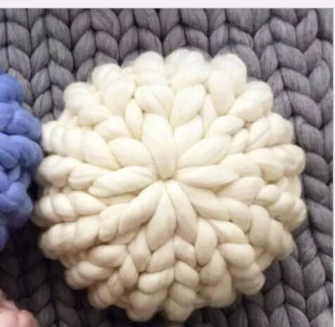 Chunky-Knit Woven Round Decorative Throw Blanket