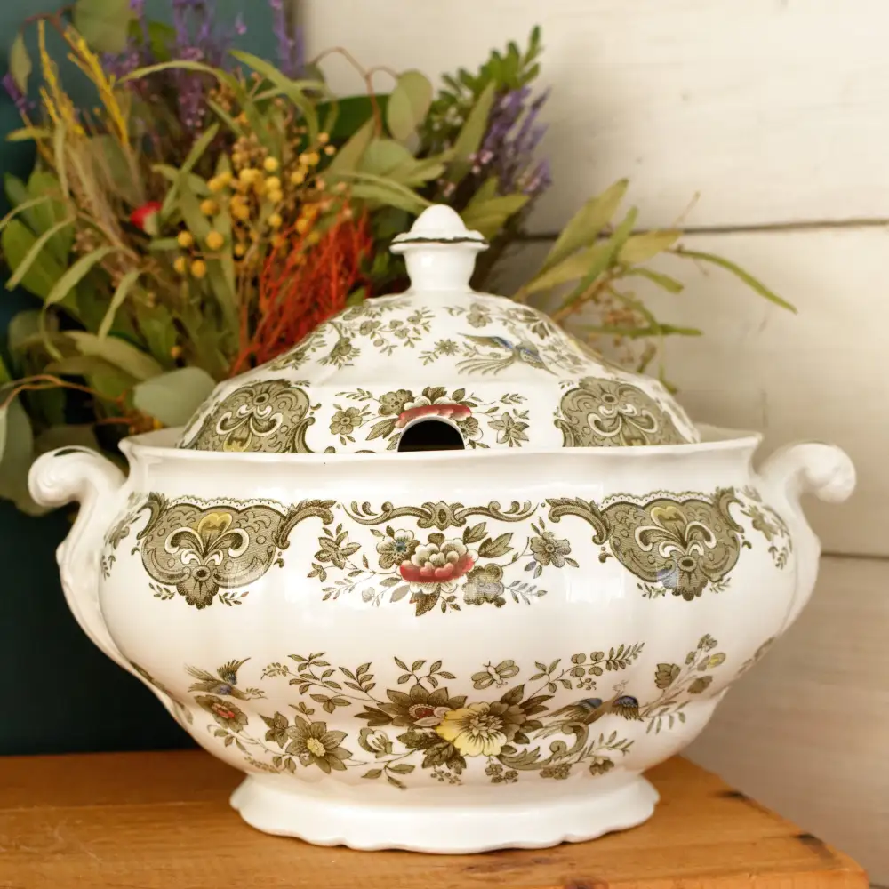Classic Refined Soup Tureen