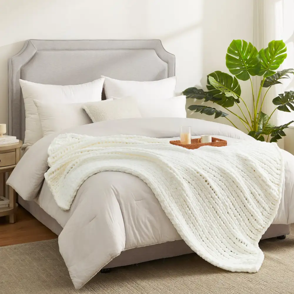 Solid Chunky-Knit Chunky Throw Blanket