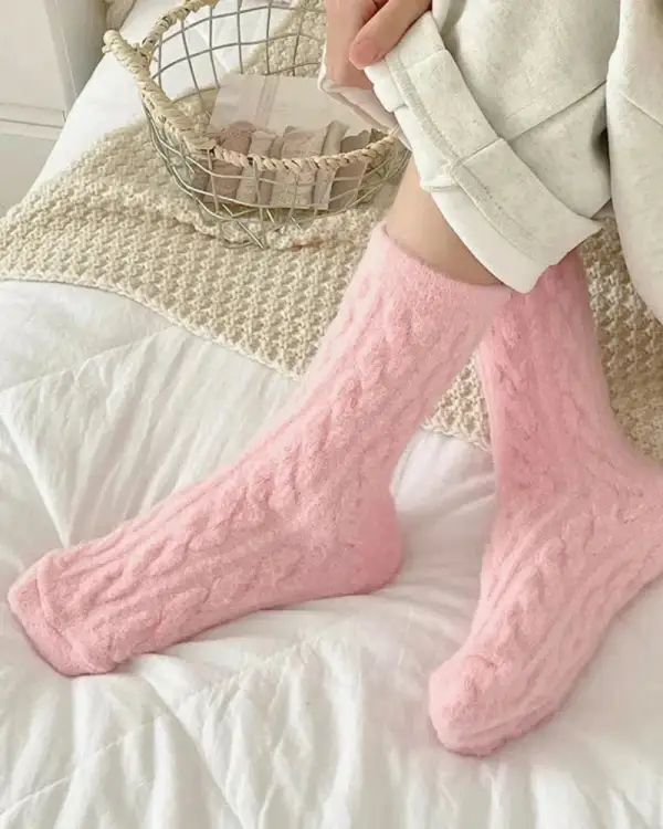 Plush Cable Knit Crew Socks