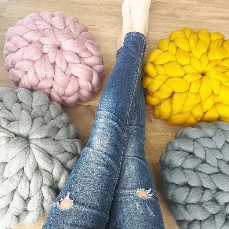 Chunky-Knit Woven Round Decorative Throw Blanket