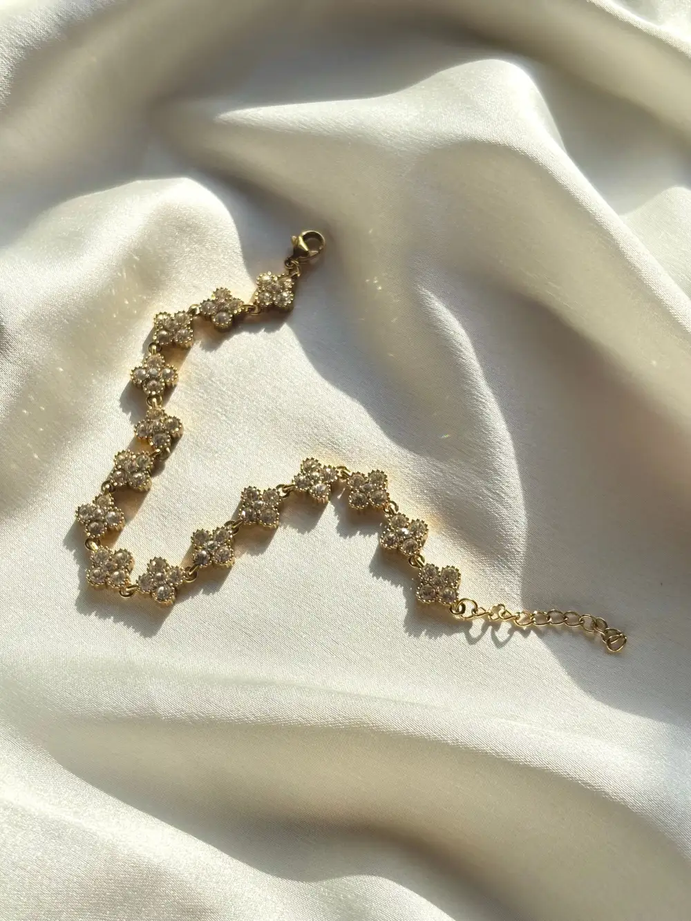 Decorative Clover Bracelet