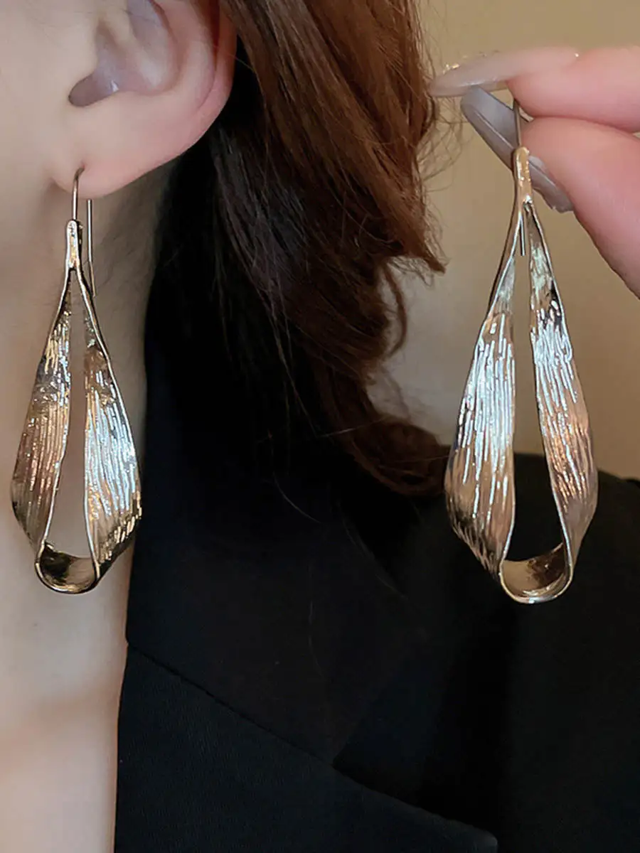 Refined Nature-Inspired Drop Earrings