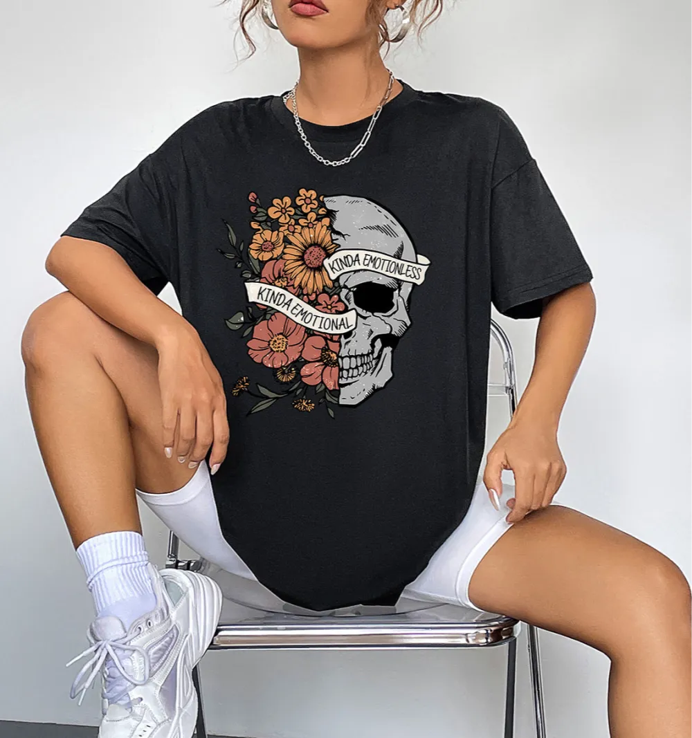 Effortless Round-Neck Short-Sleeve Graphic T-Shirt