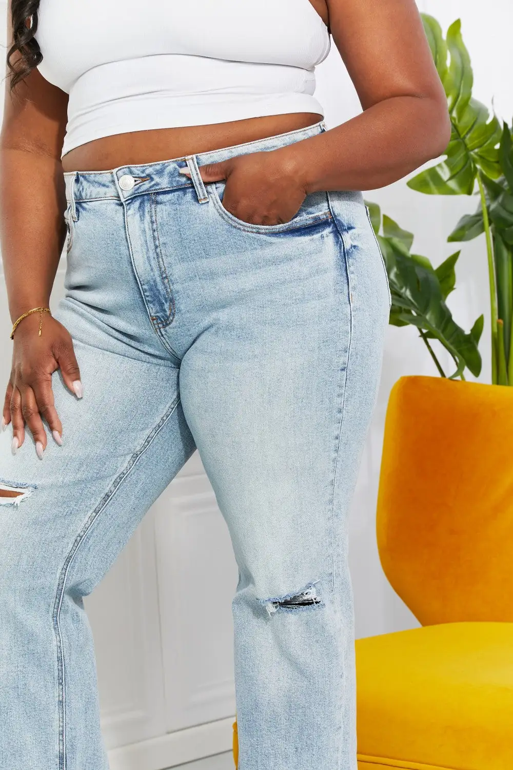 Minimal Modern Comfort-Fit Jeans