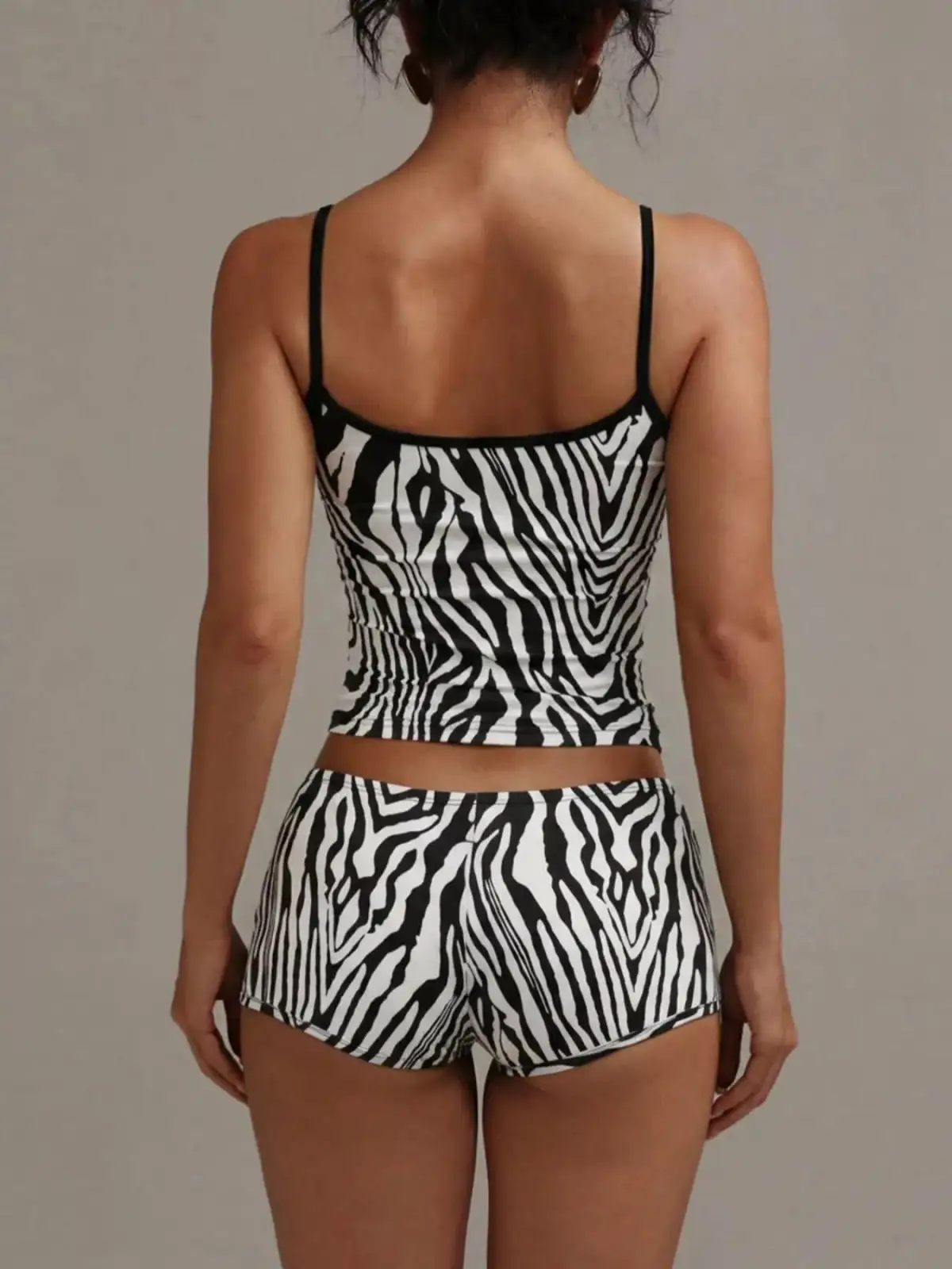 Refined Leopard-Print Top and Shorts Matching Set