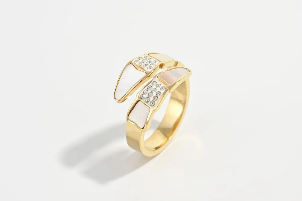 Contemporary Crystal Fashion Ring