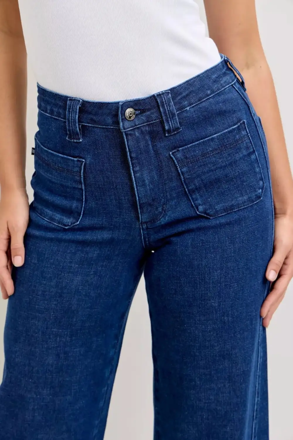 High Waist Retro Style Wide Leg Patch Pocket Pocketed Denim Jeans