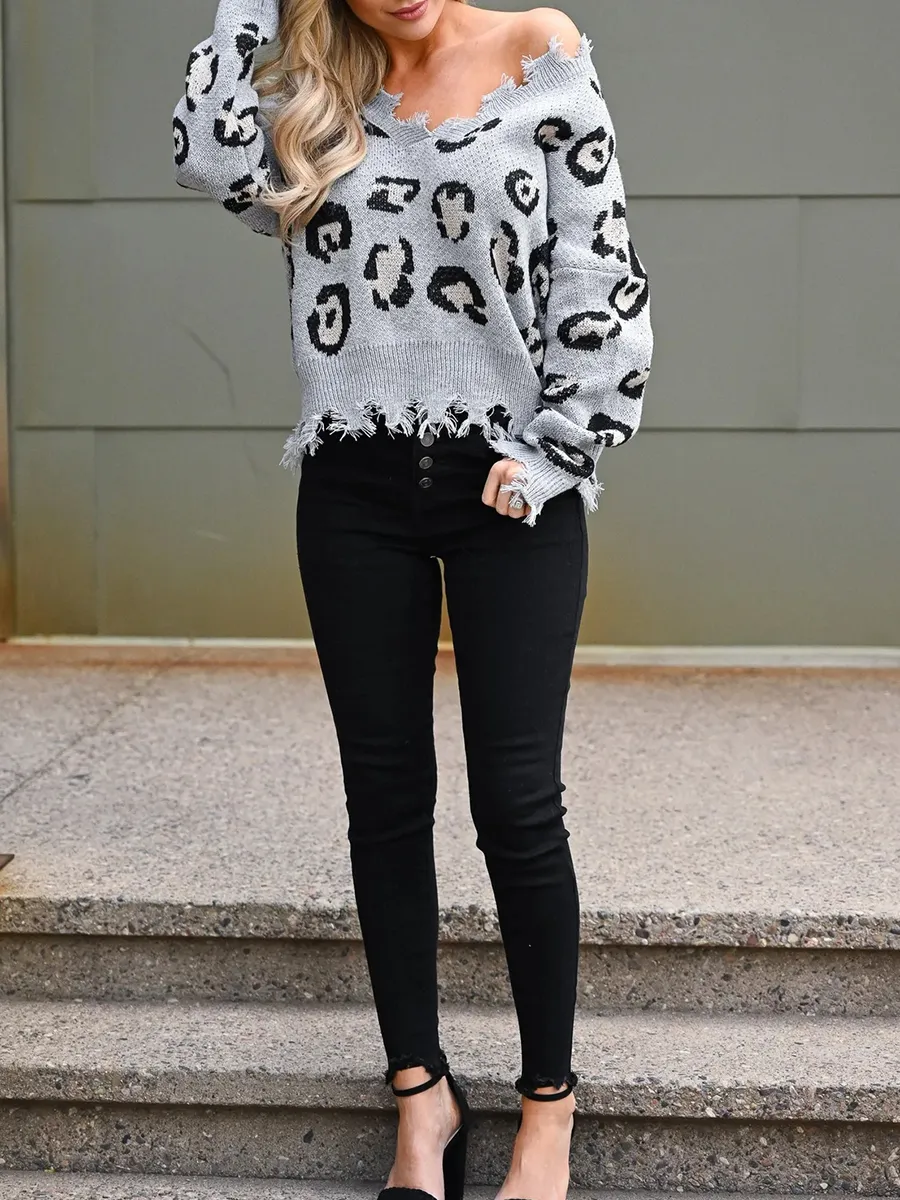 Metal Button Raw Hem Slimming Jeans