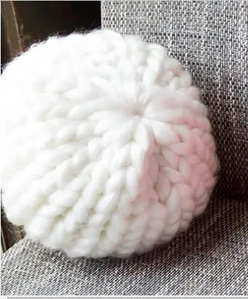 Chunky-Knit Woven Round Decorative Throw Blanket
