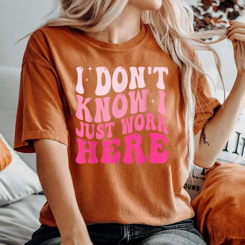 I Don't Know I Just Work Here Groovy Saying Women's Oversized Comfort T-Shirt