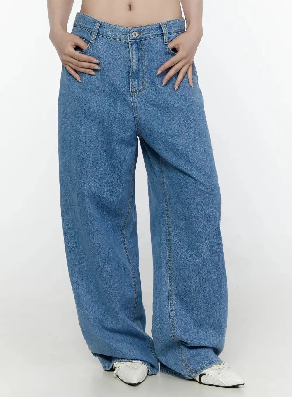 Pocketed Stitch-Detail Wide Leg Jeans