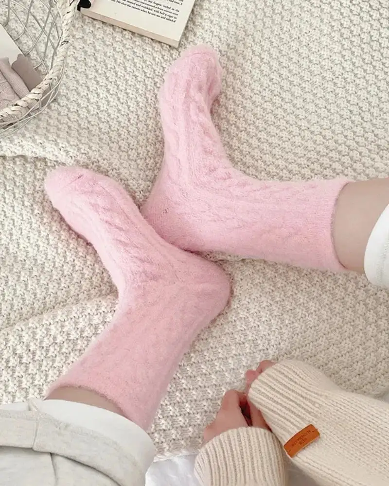 Plush Cable Knit Crew Socks