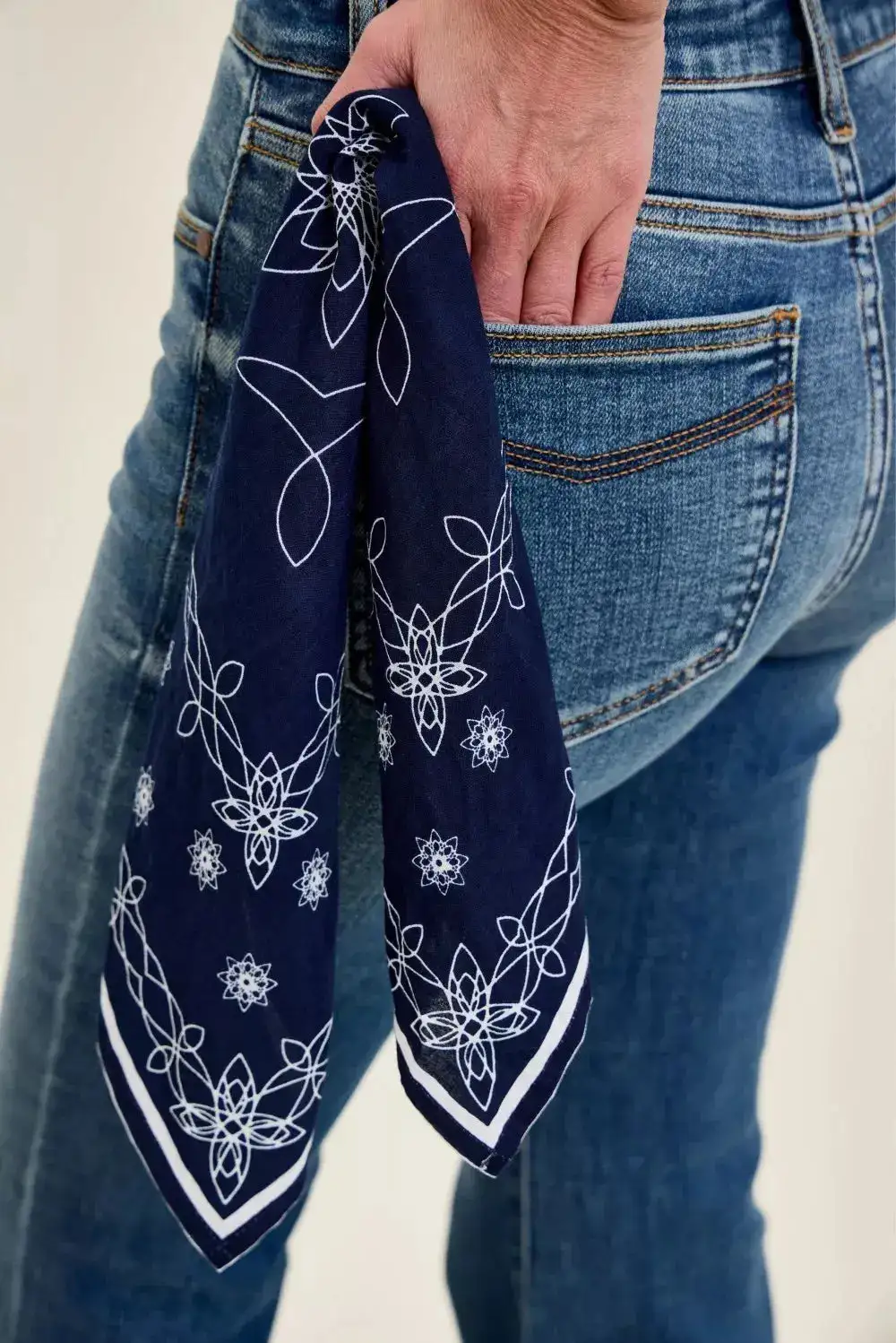 Mid Rise Flare Western Style Cropped Pocketed Denim Jeans
