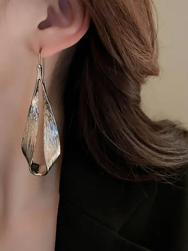 Refined Nature-Inspired Drop Earrings