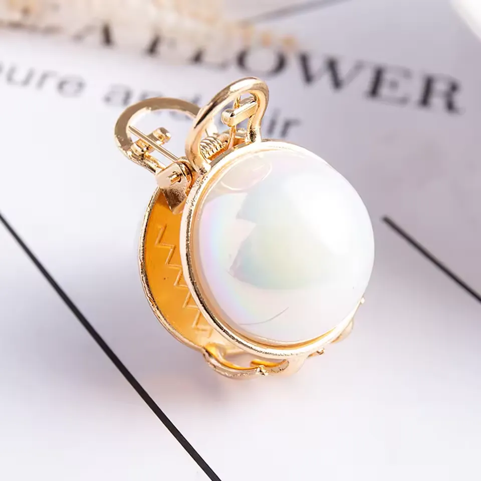 Elegant Round Pearl Hair Claw
