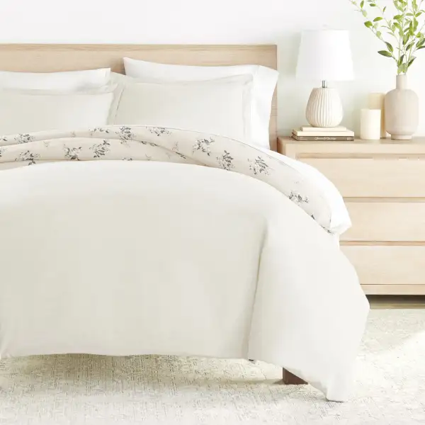 Delicate Floral Pattern Reversible Duvet Cover Set