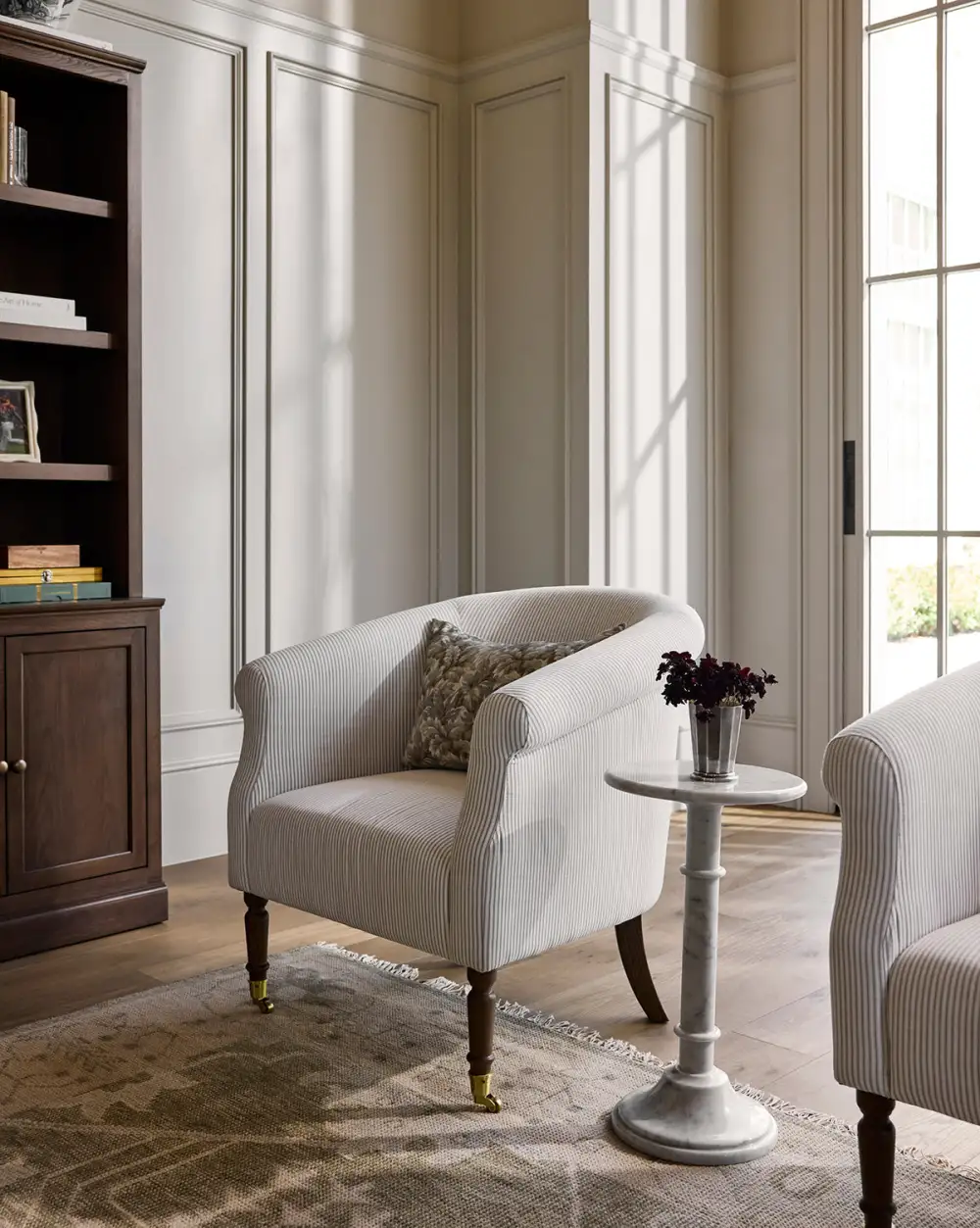 Curved Lounge Chair