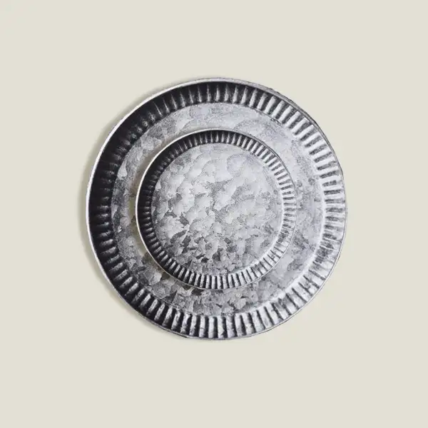 Round Retro-Style Serving Tray