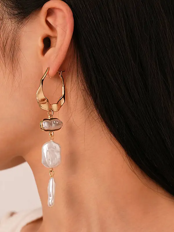 Chic Vintage-Inspired Accent Earrings