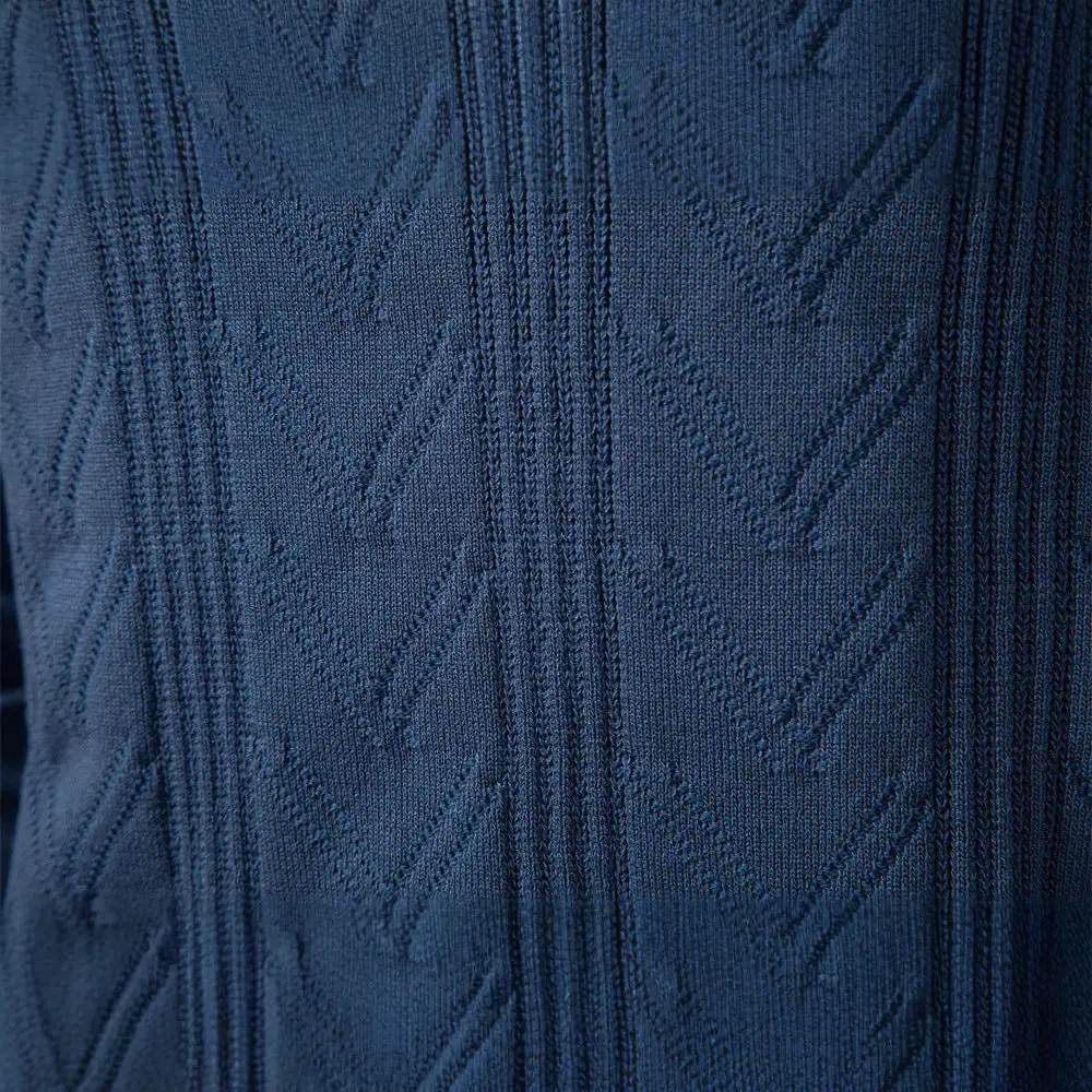 Men's Fine Knit Polo Sweater With V-Neck Zigzag Pattern And Classic Collar