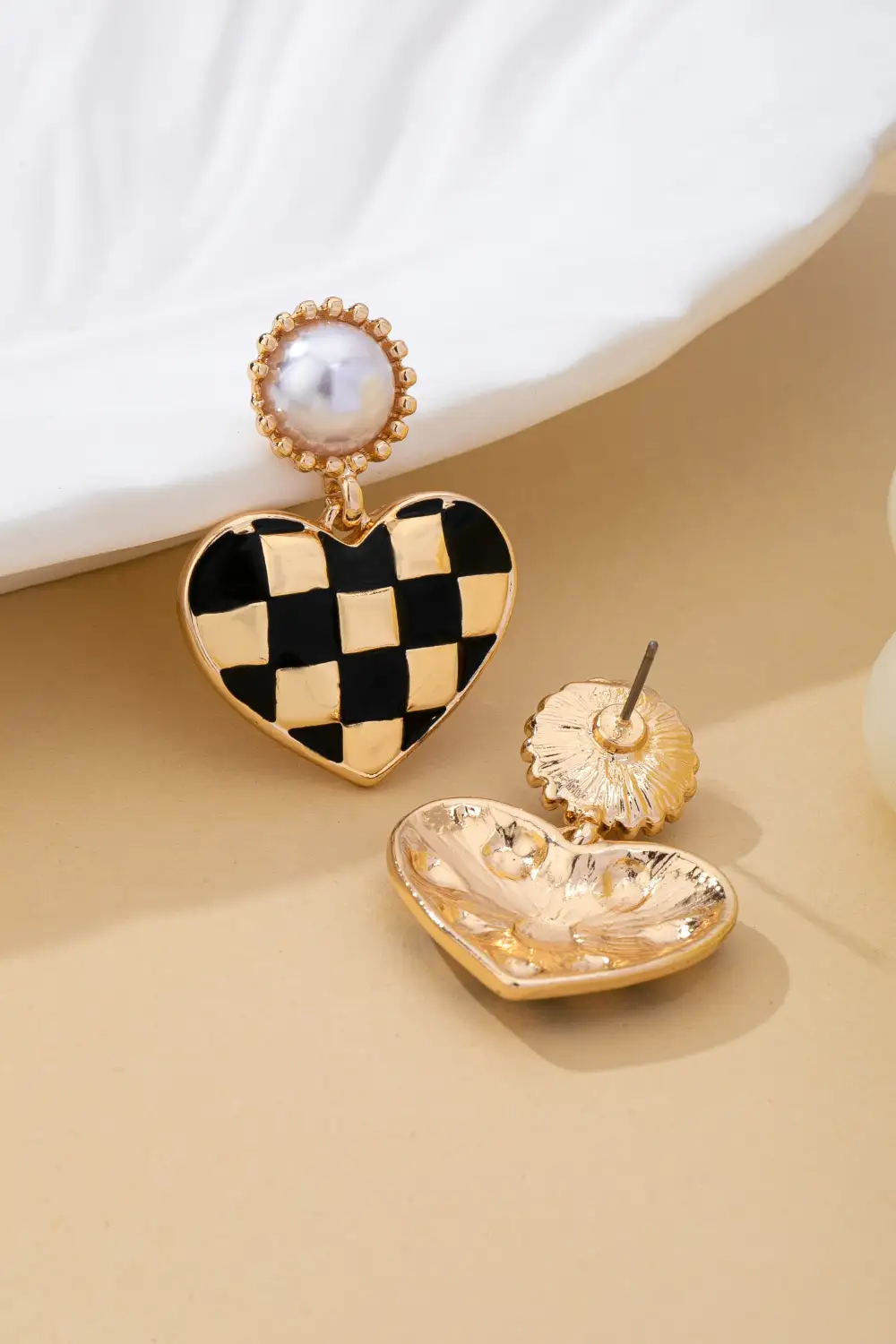 Vintage Style Checkerboard Heart Drop