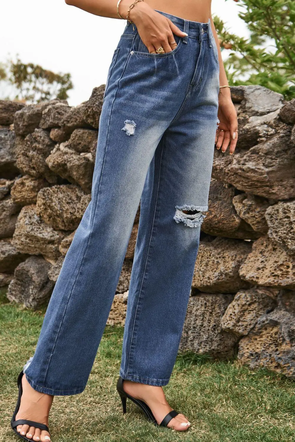 Distressed Buttoned Loose Fit Denim Jeans