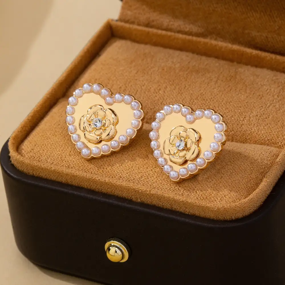 Vintage Inspired Rose Pearl Heart