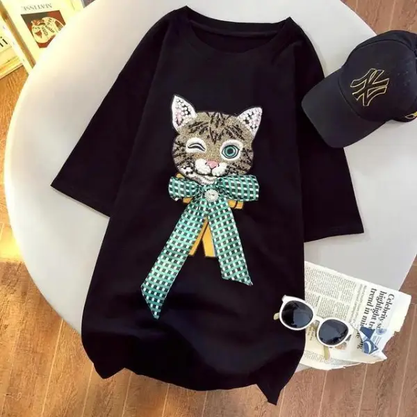 Cat Winking Graphic T-Shirt