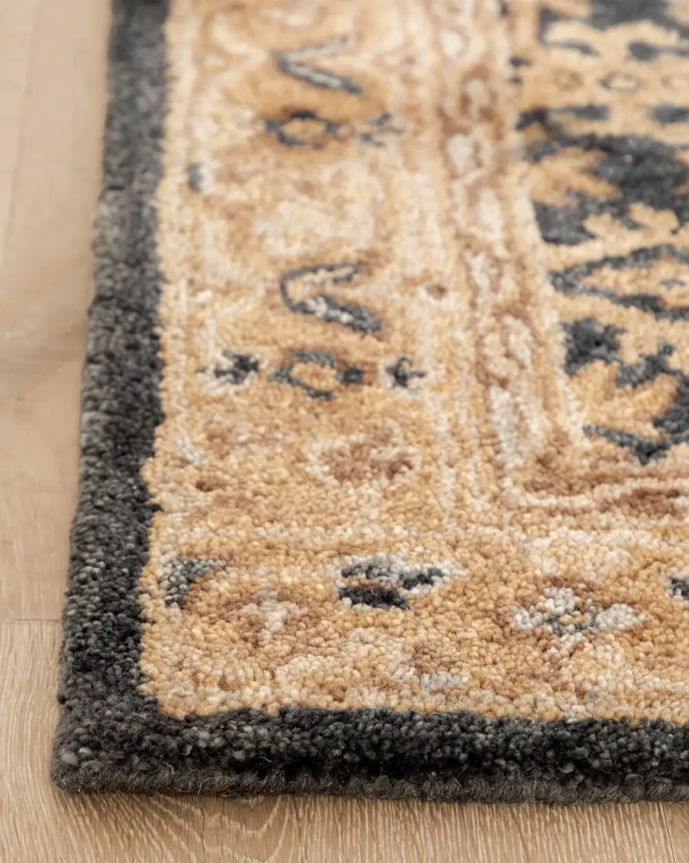 Traditional Hand Tufted Wool Area Rug