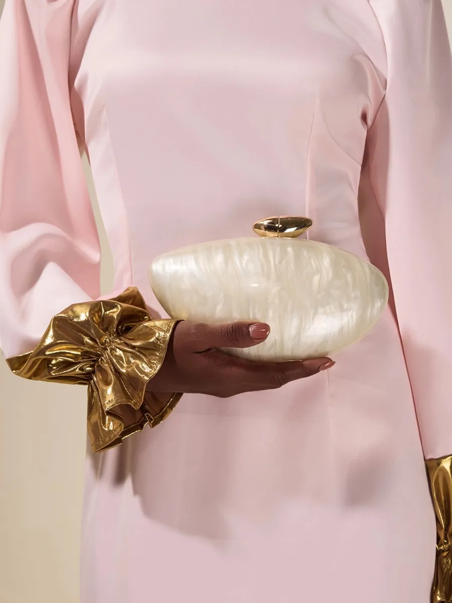 Zoe  Shell-Shape Resin Clutch