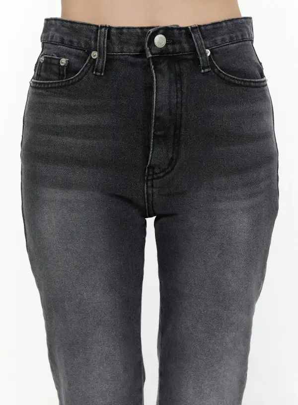 Detail Capri Jeans