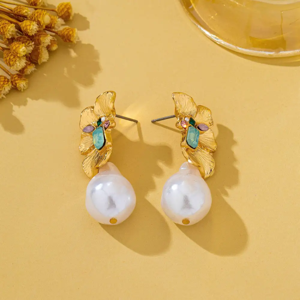 Textured Floral Pearl Dangle arrings